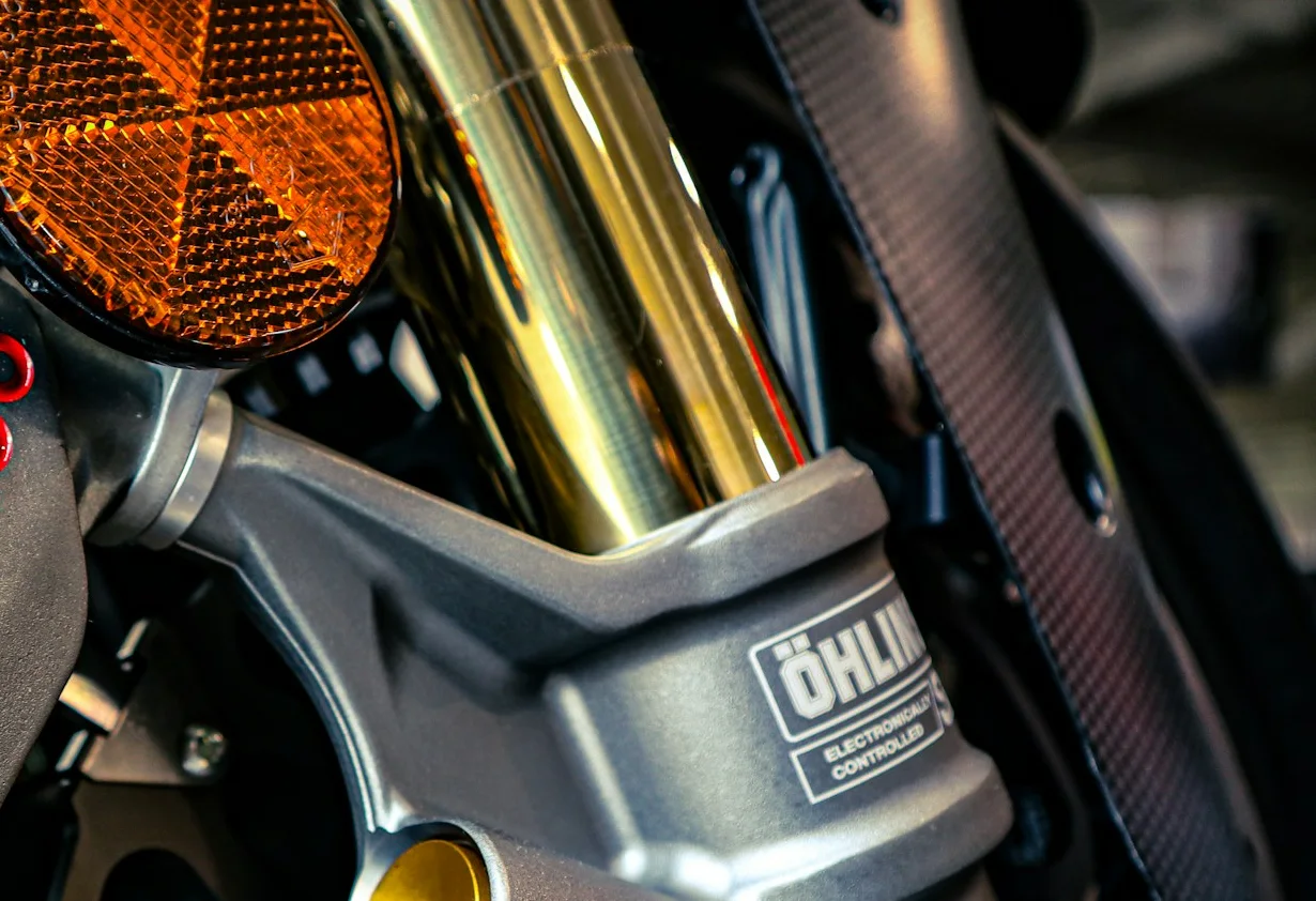 Motocikl s Öhlins ovjesom na trkaćoj stazi