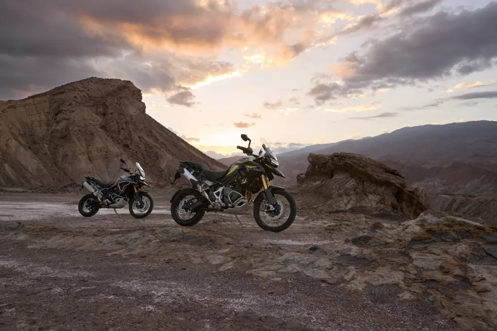 Triumph Tiger Desert Edition u pustinji