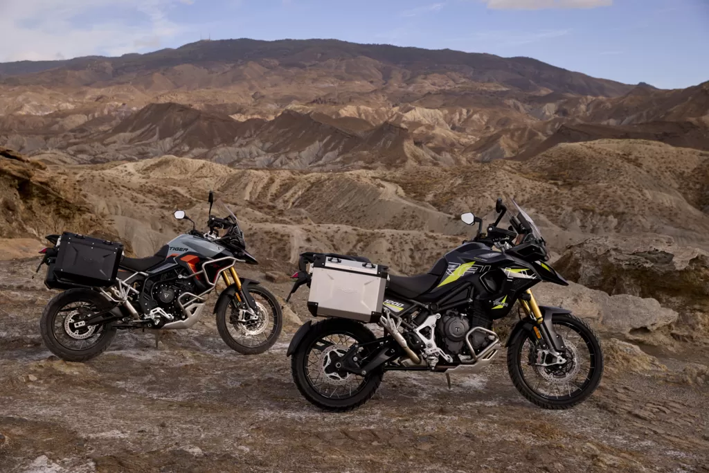 Triumph Tiger Desert Edition u vožnji