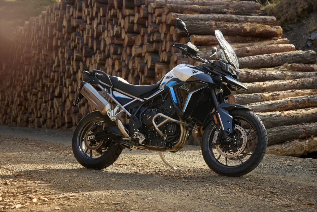 Triumph Tiger 900 Alpine Edition na planinskoj cesti