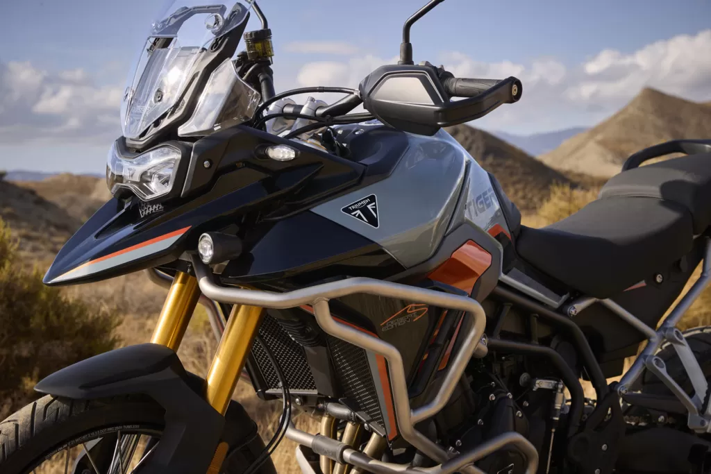 Triumph Tiger 900 Desert Edition u terenskoj vožnji