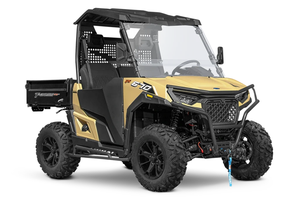 T-Boss 670 EPS - Matt Sand / Black - pogled sprijeda iz kuta